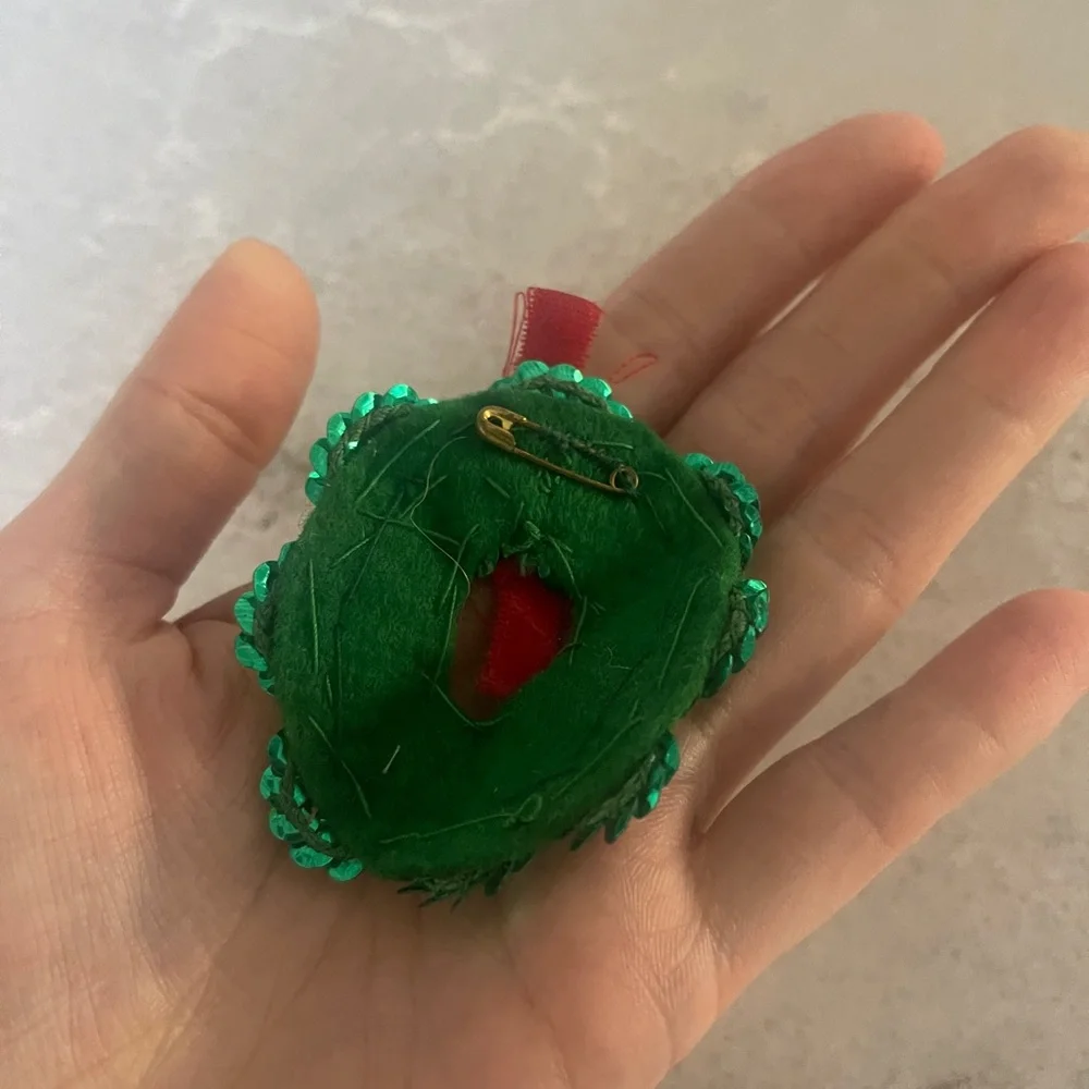 Vintage 90s handmade sequin wreath brooch pin holiday